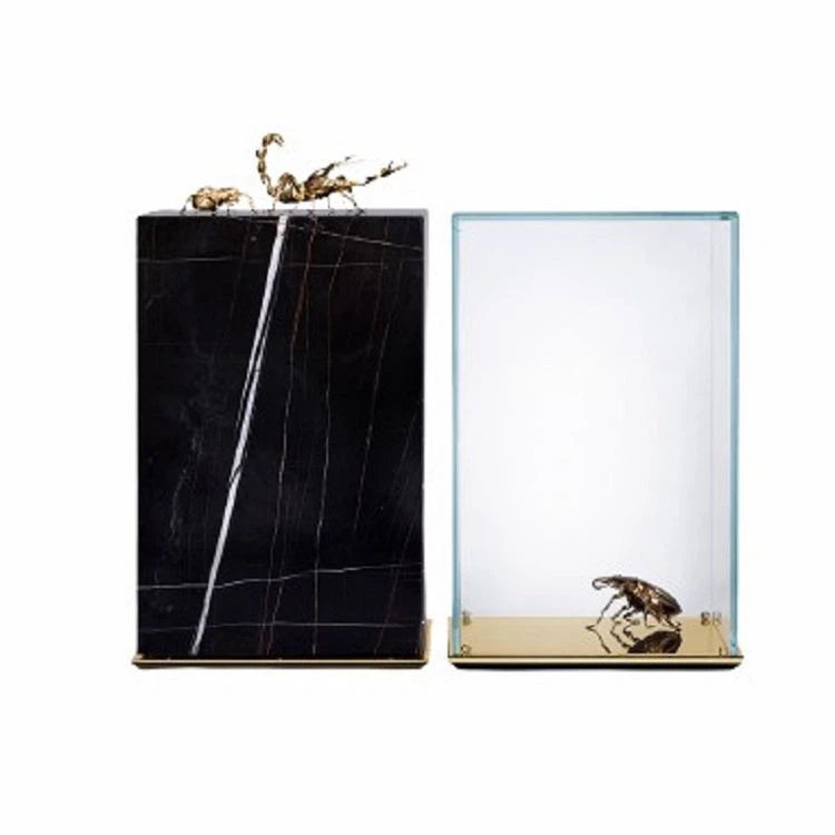 छोटी मेज विलासिता